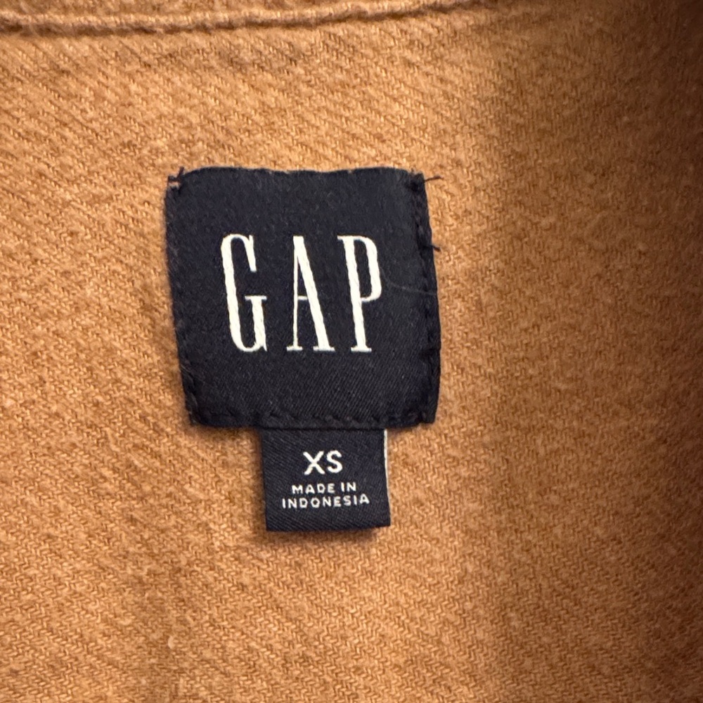 GAP Women’s XS Oversized Tan Button Down - Picture 2 of 8